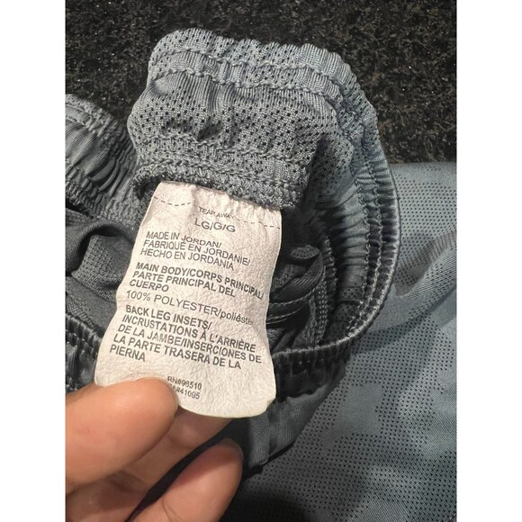 Under Armour Men’s Training Shorts L Gray Camo 8" Inseam Pockets Elastic Waist - Picture 6 of 16